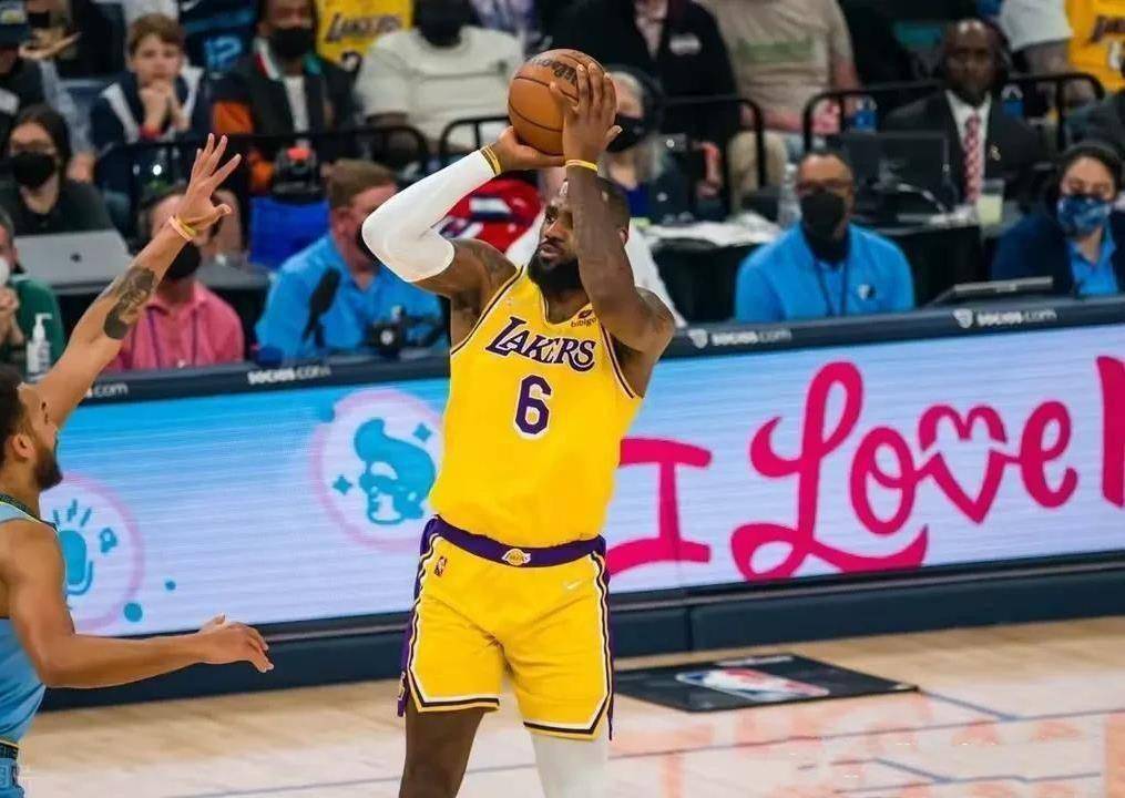 开云-詹姆斯在IG比赛中出色发挥，最后时刻胜出引发热议！的简单介绍-开云