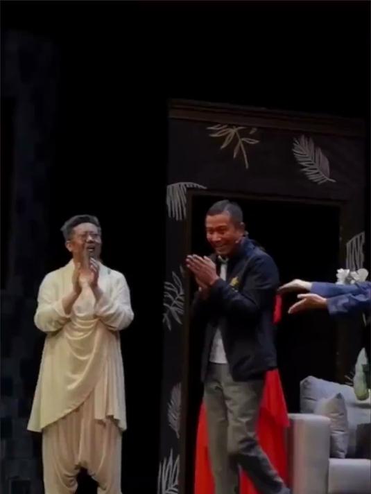 开云入口-RNG教练压力巨大！，科维托娃遭遇十二持续失利观众掌声雷动-开云入口