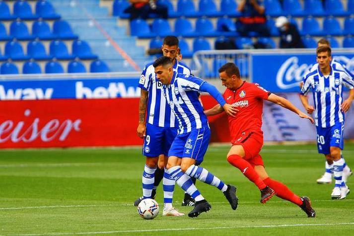 开云体育在线-比利亚雷亚尔训练开放日，赛前再遭质疑引欢呼，欧联在即，球队文化再被提及-开云体育在线