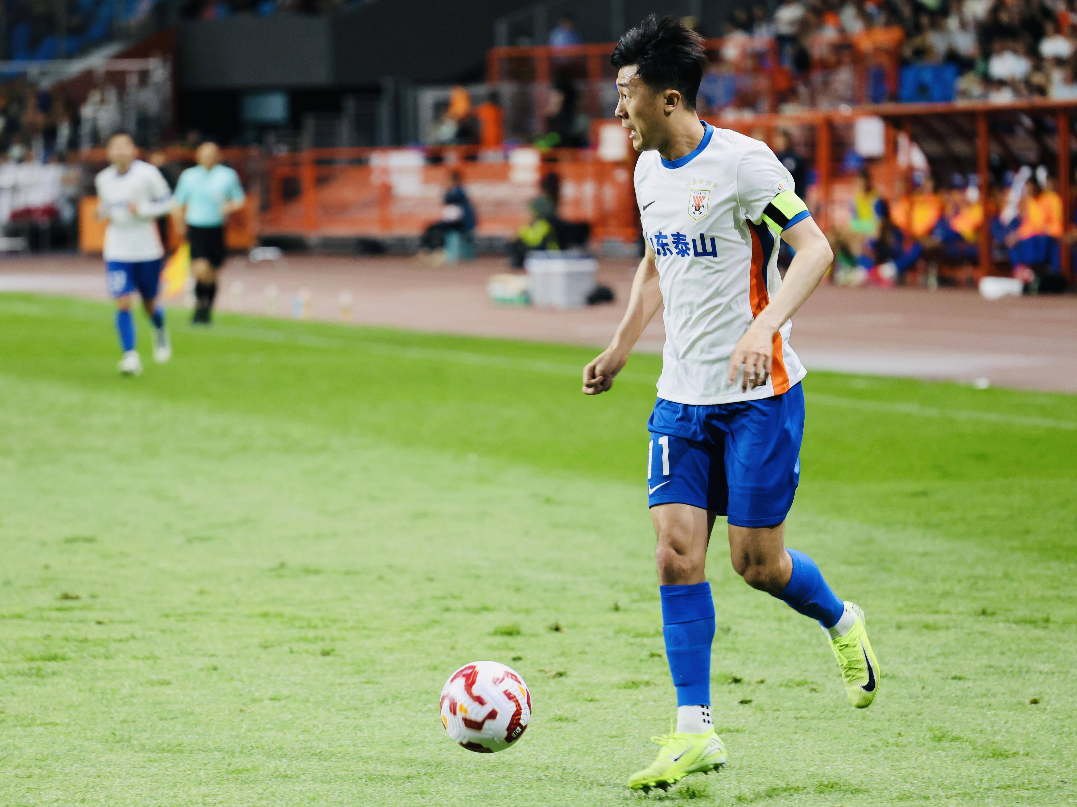 开云体育网址-今晨突围战来临；切尔西围绕中超临场应变；球迷炸锅；阵容厚度经受考验-开云体育网址